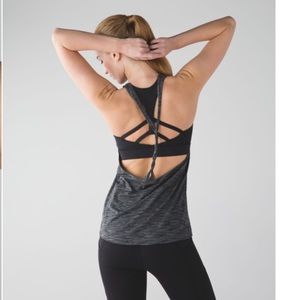 Lululemon Twist and Toil tank with bra size 8